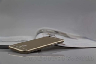 Illustration for article titled Bootleg Console Maker Blatantly Copies the iPhone 6
